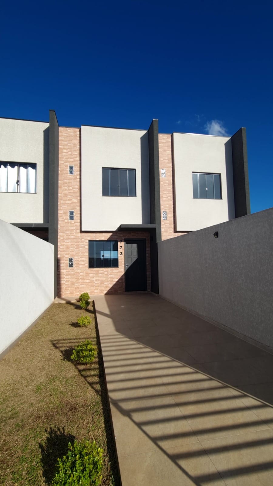 SOBRADO 2 QUARTOS NA AVENIDA PRINCIPAL DA NOVA PONTA GROSSA