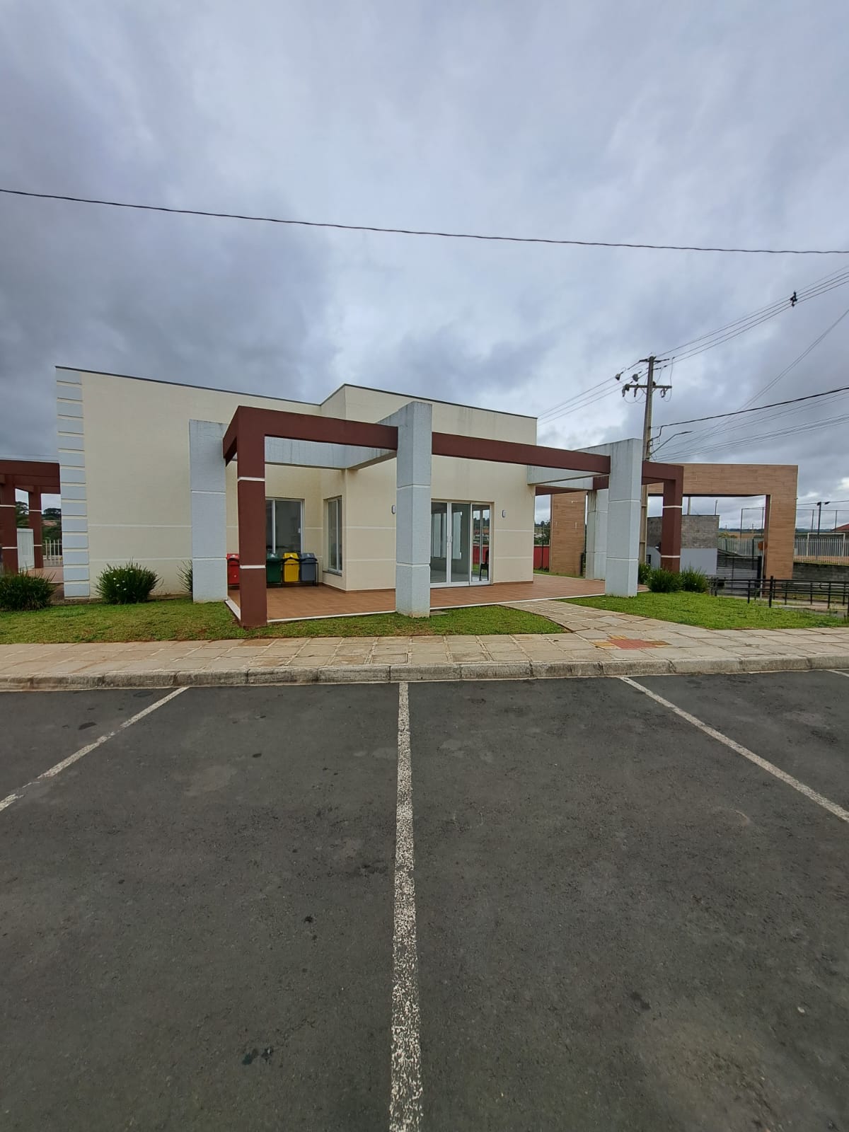 CASA NO CONDOMÍNIO MORADA DO SOL