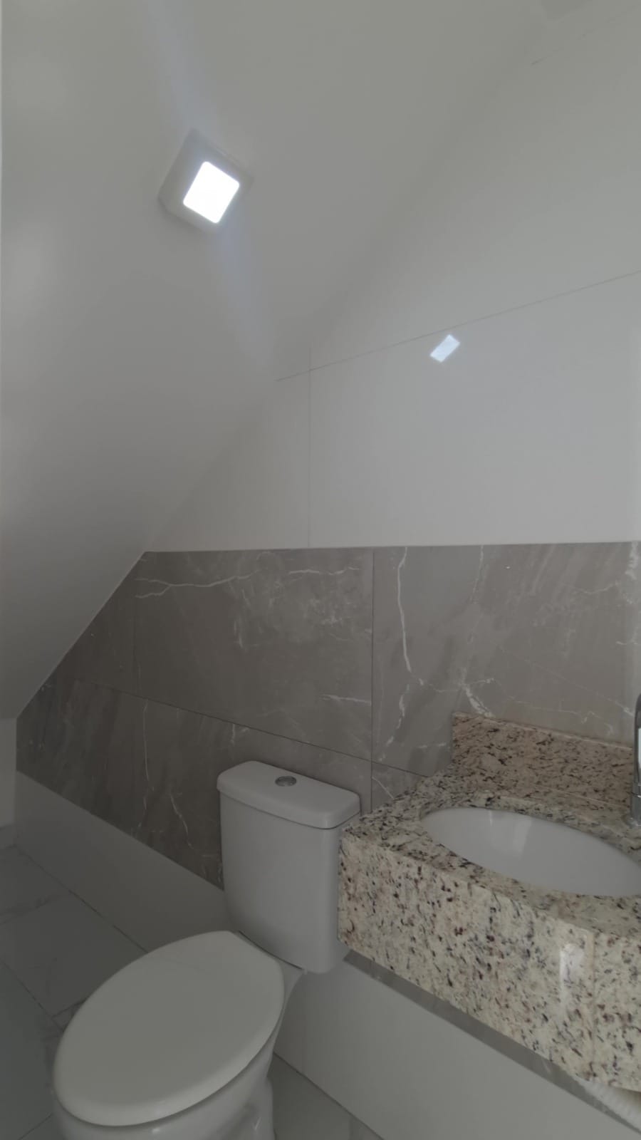 SOBRADO 2 QUARTOS NA AVENIDA PRINCIPAL DA NOVA PONTA GROSSA