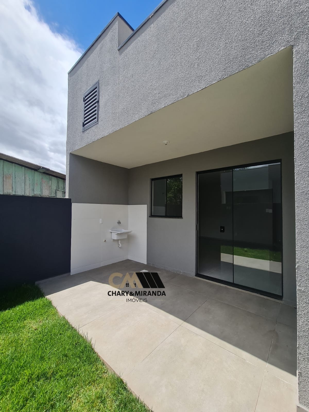 Casa Nova na Rua tijuca do sul em oficinas