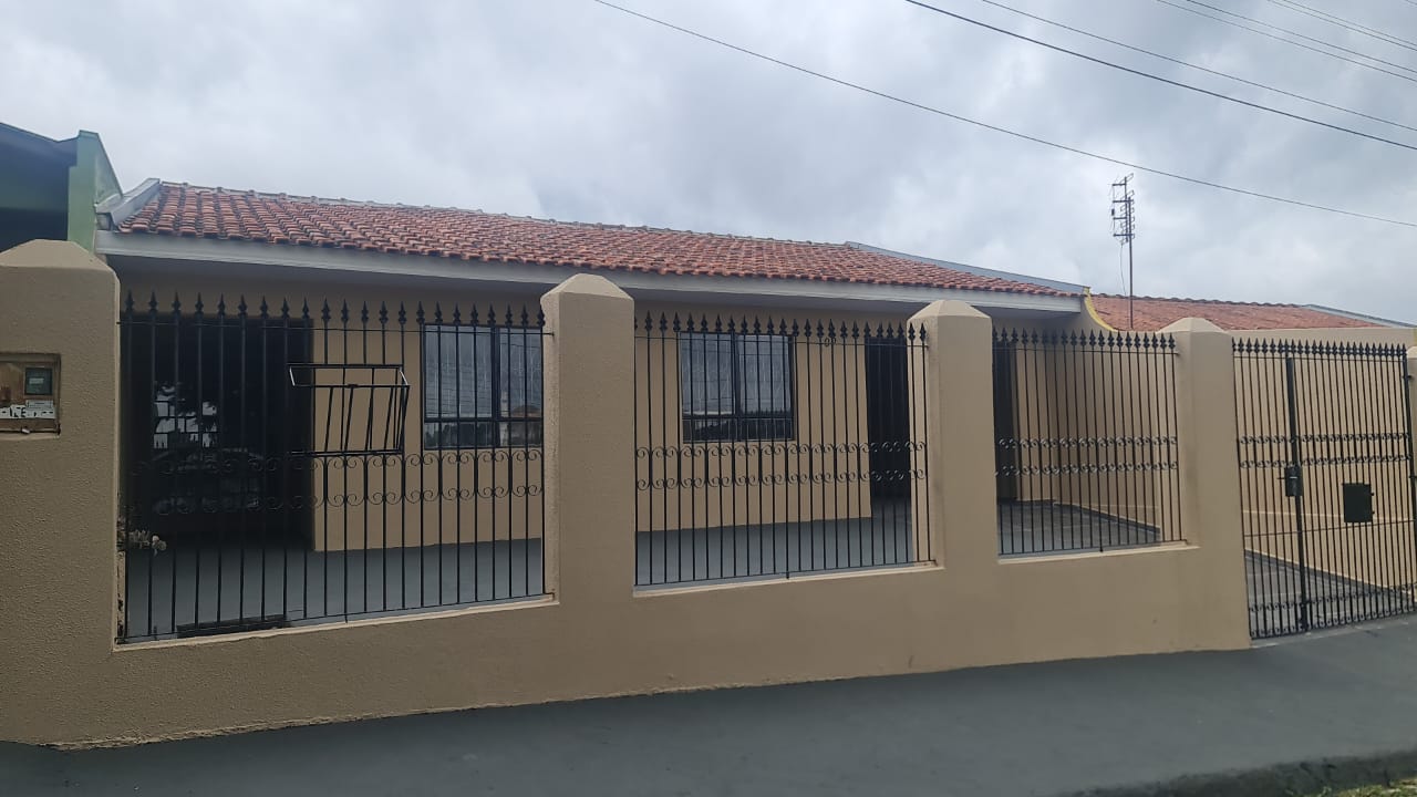 CASA REFORMADA NO BAIRRO SANTA PAULA